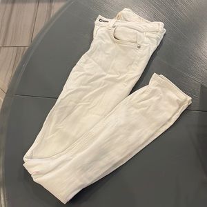 White skinny jeans